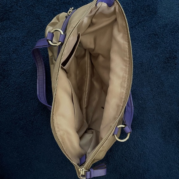 Coach shoulder bag with full front zipper pocket. Excellent condition. - Picture 2 of 11